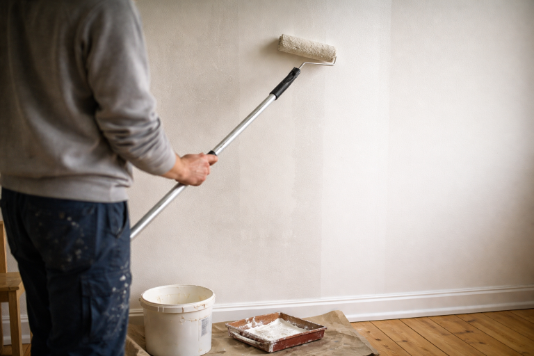 Skjolder på nymalede vægge: Sådan finder du fejlen og redder væggen